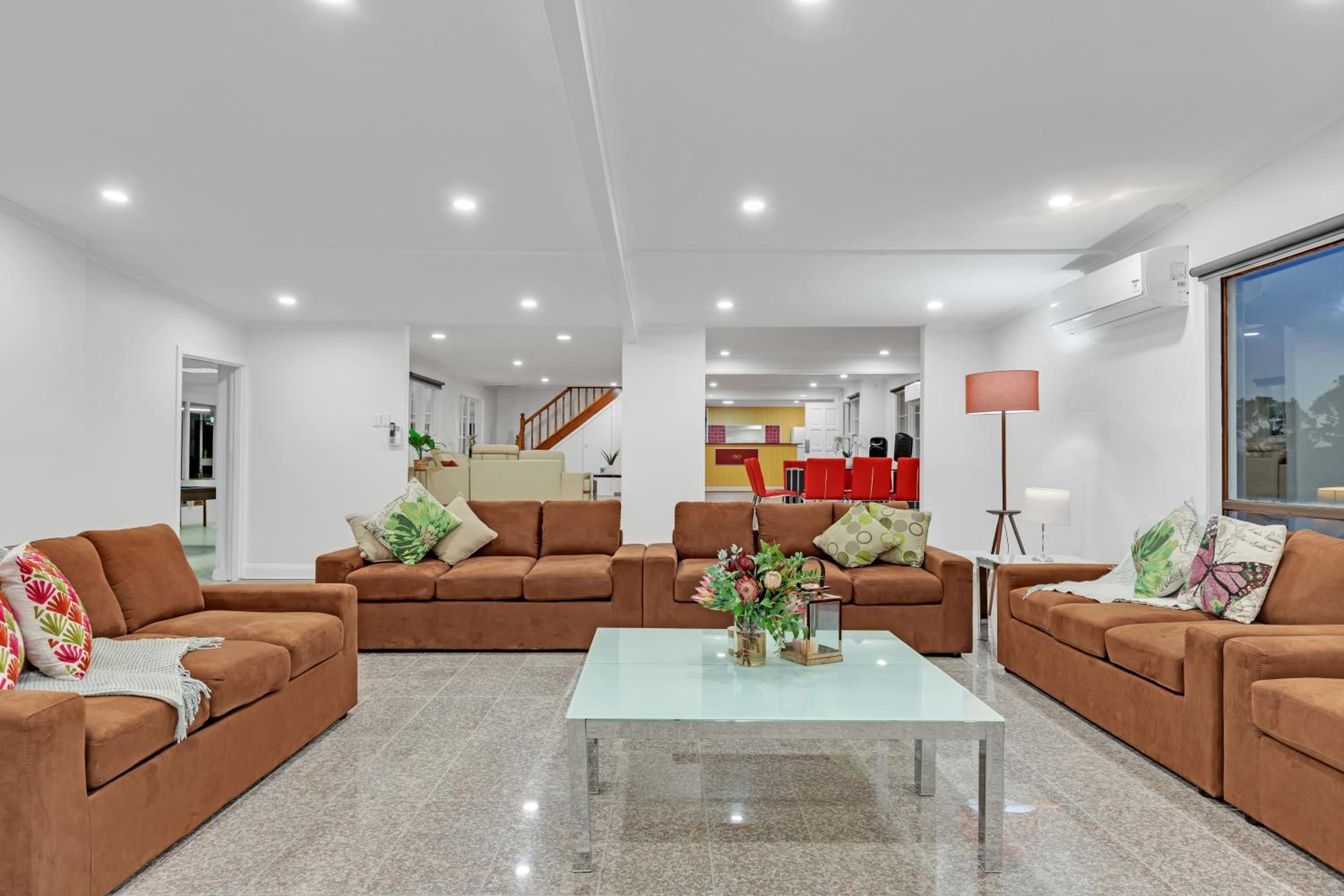 Space and Privacy near Airport, Groups Friendly