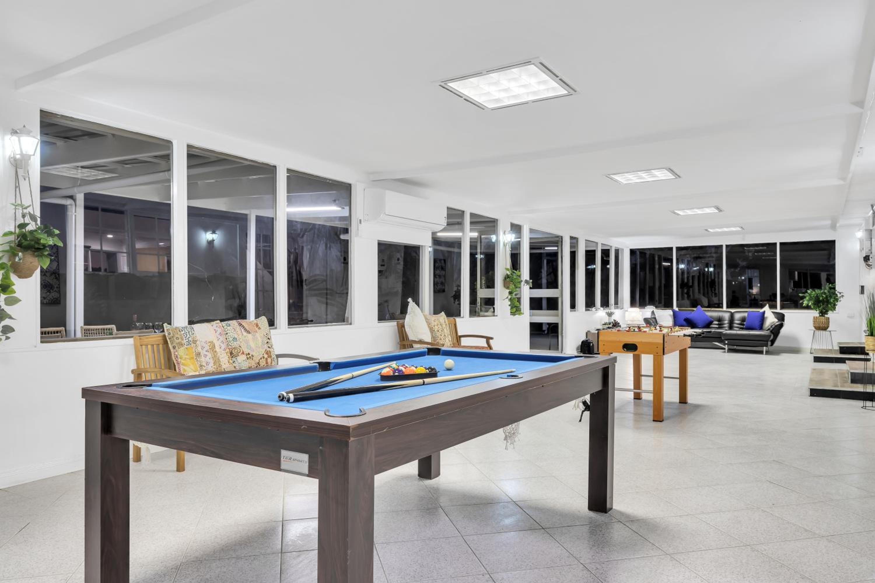 Space and Privacy near Airport, Groups Friendly