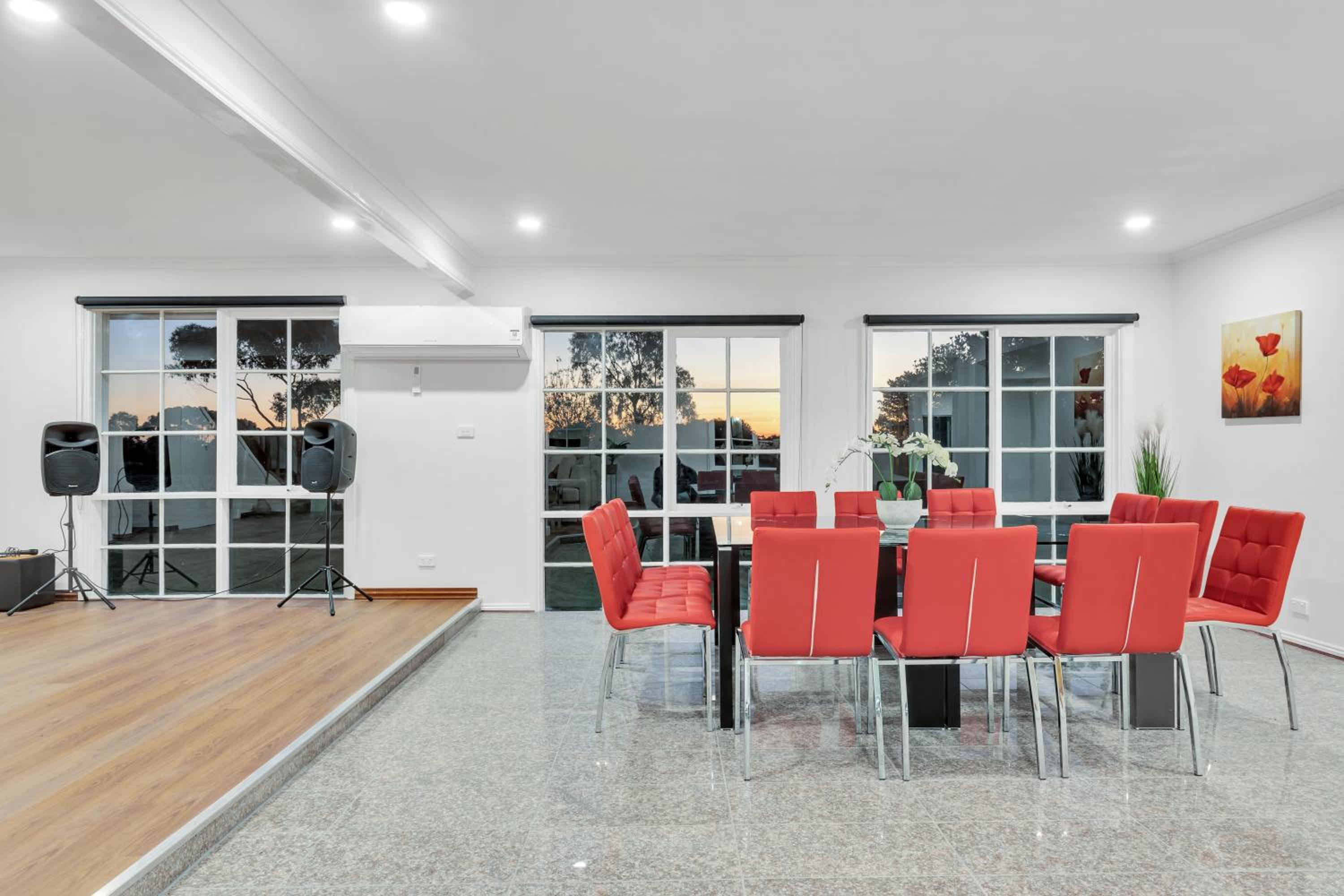 Space and Privacy near Airport, Groups Friendly