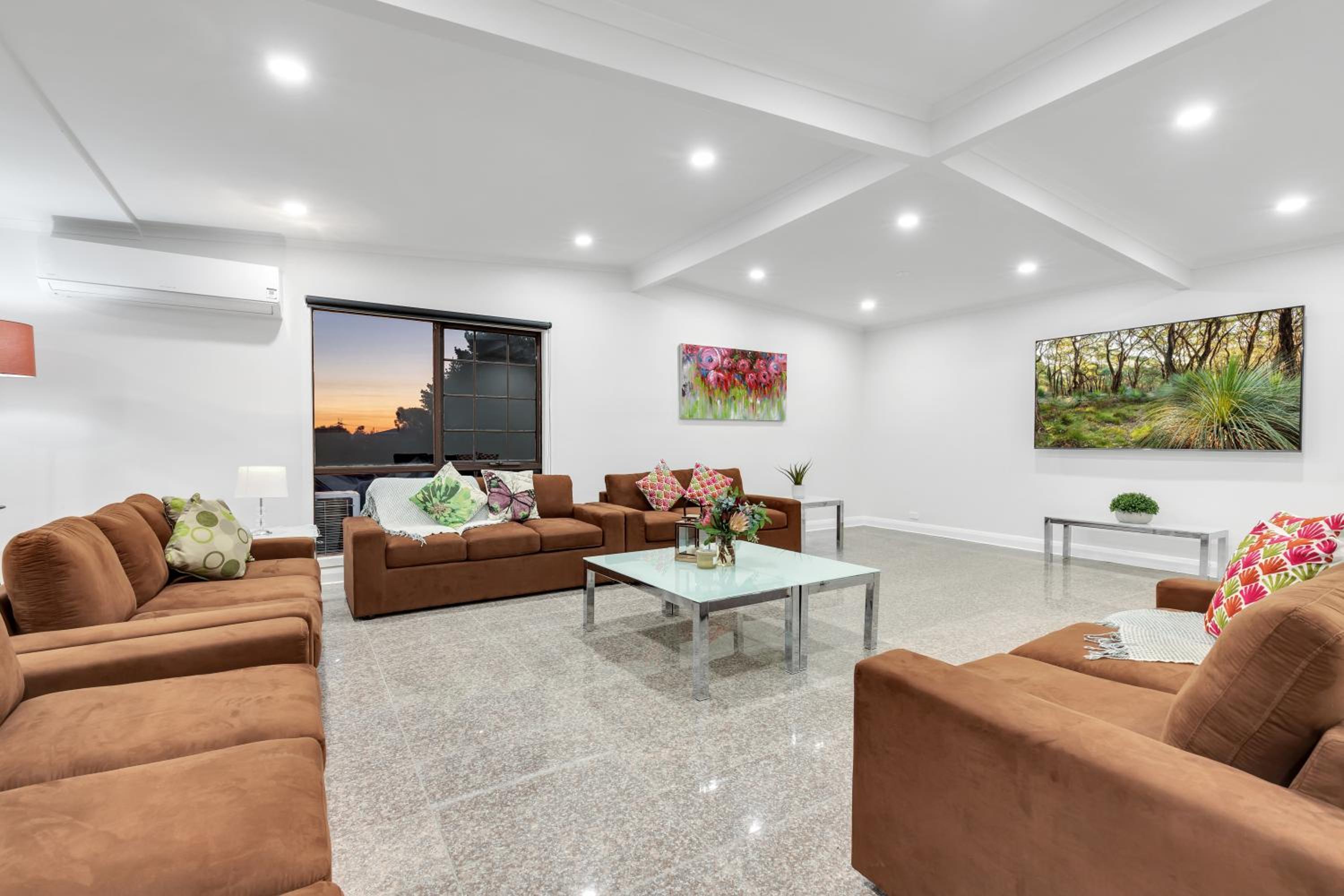 Space and Privacy near Airport, Groups Friendly