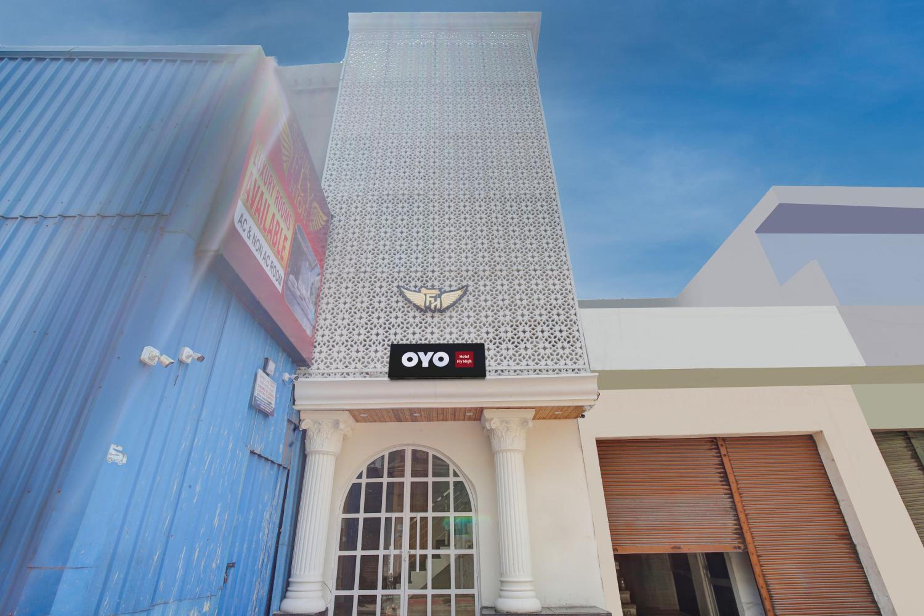 Super OYO Hotel O Fly High view 4