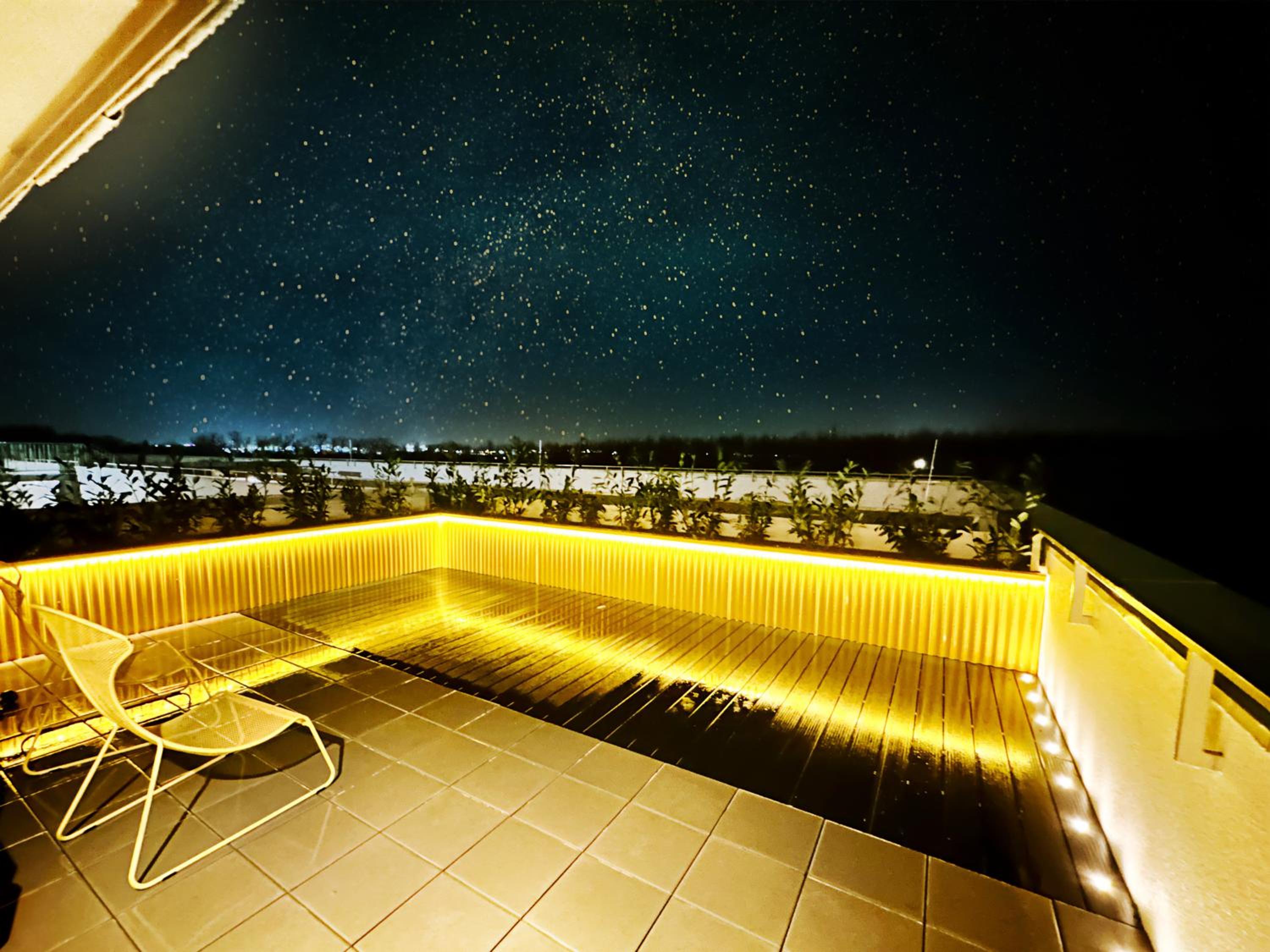 Ambient lounge with sundeck and free parking view 3