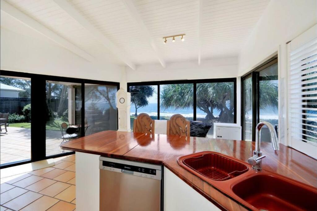 PRIVATE OCEAN FRONT, PET FRIENDLY OASIS!