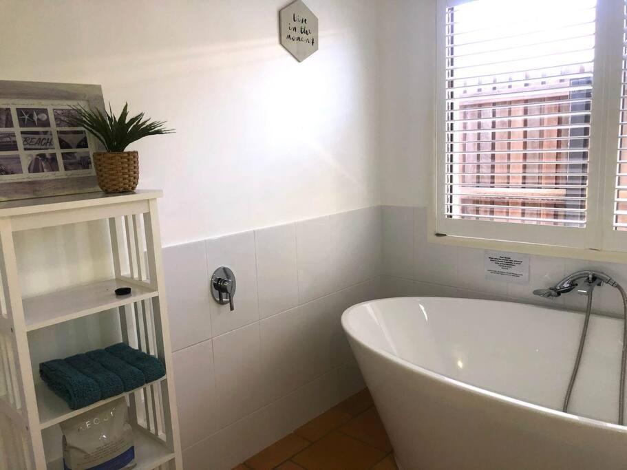 PRIVATE OCEAN FRONT, PET FRIENDLY OASIS!
