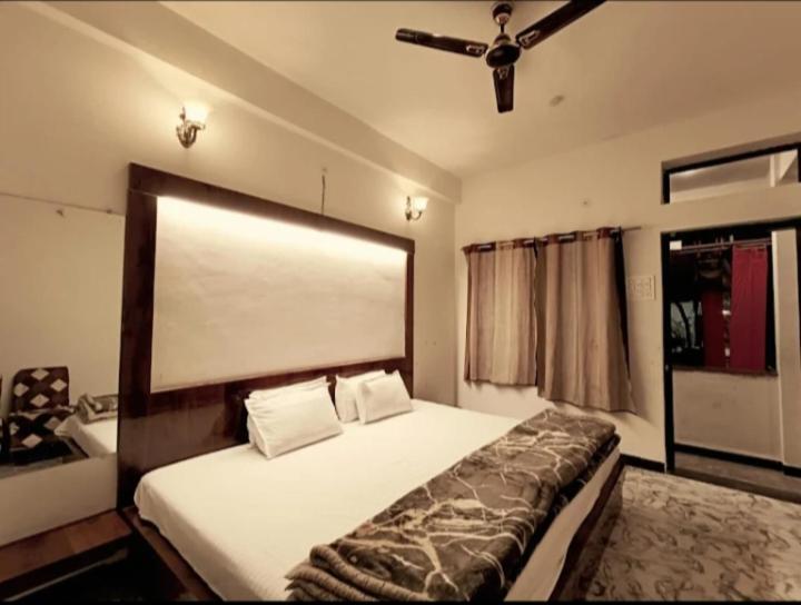 Hotel Malhotra palace