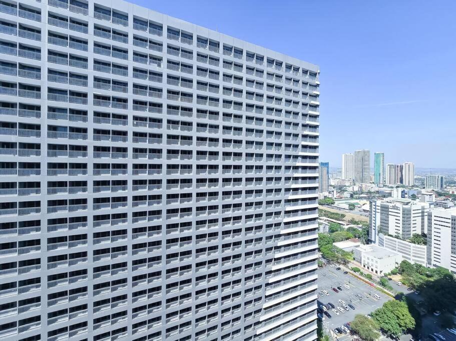 1BR Condotel with Balcony at FAME Residences #FM31