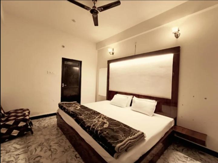 Hotel Malhotra palace