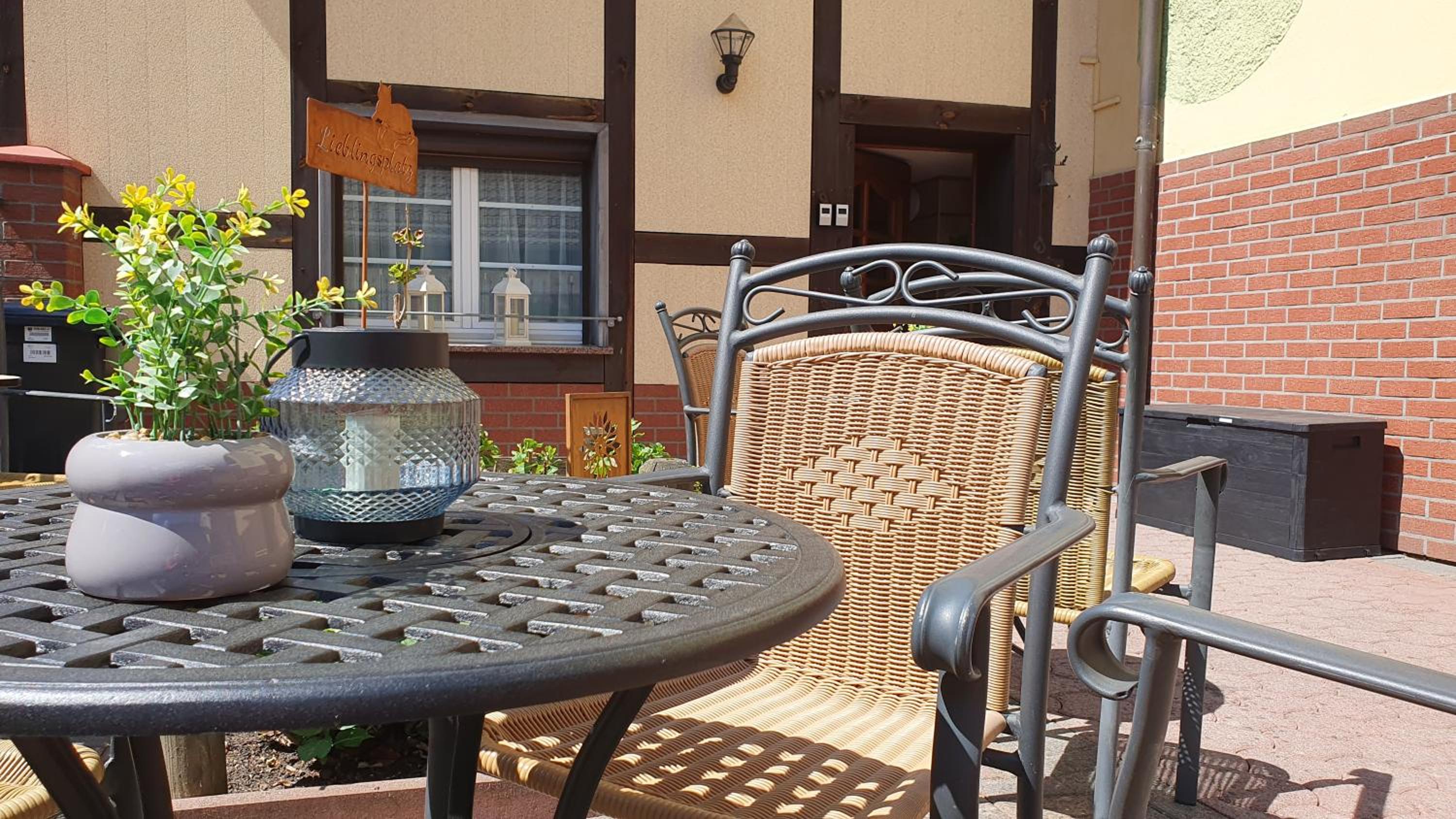 Moderne Ferienwohnung,Sauna im Haus, Parkplatz Hunde willkommen, nahe Schloss, Waldeisenbahn, Hermansbad, UNESCO Geopark, nahe polnischer Markt, Top Lage f