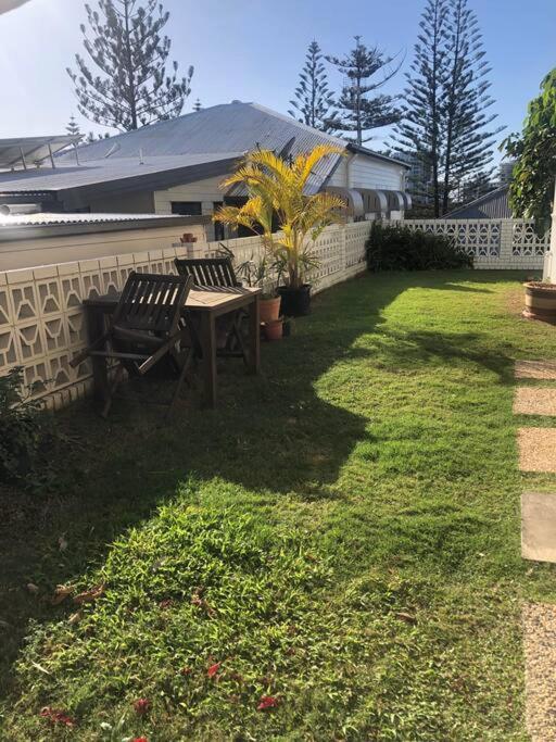 PET FRIENDLY & Super Central Retro Beach Pad!
