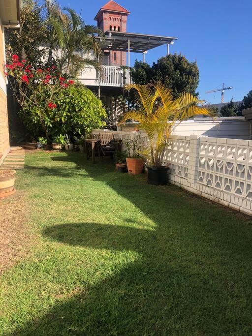 PET FRIENDLY & Super Central Retro Beach Pad!