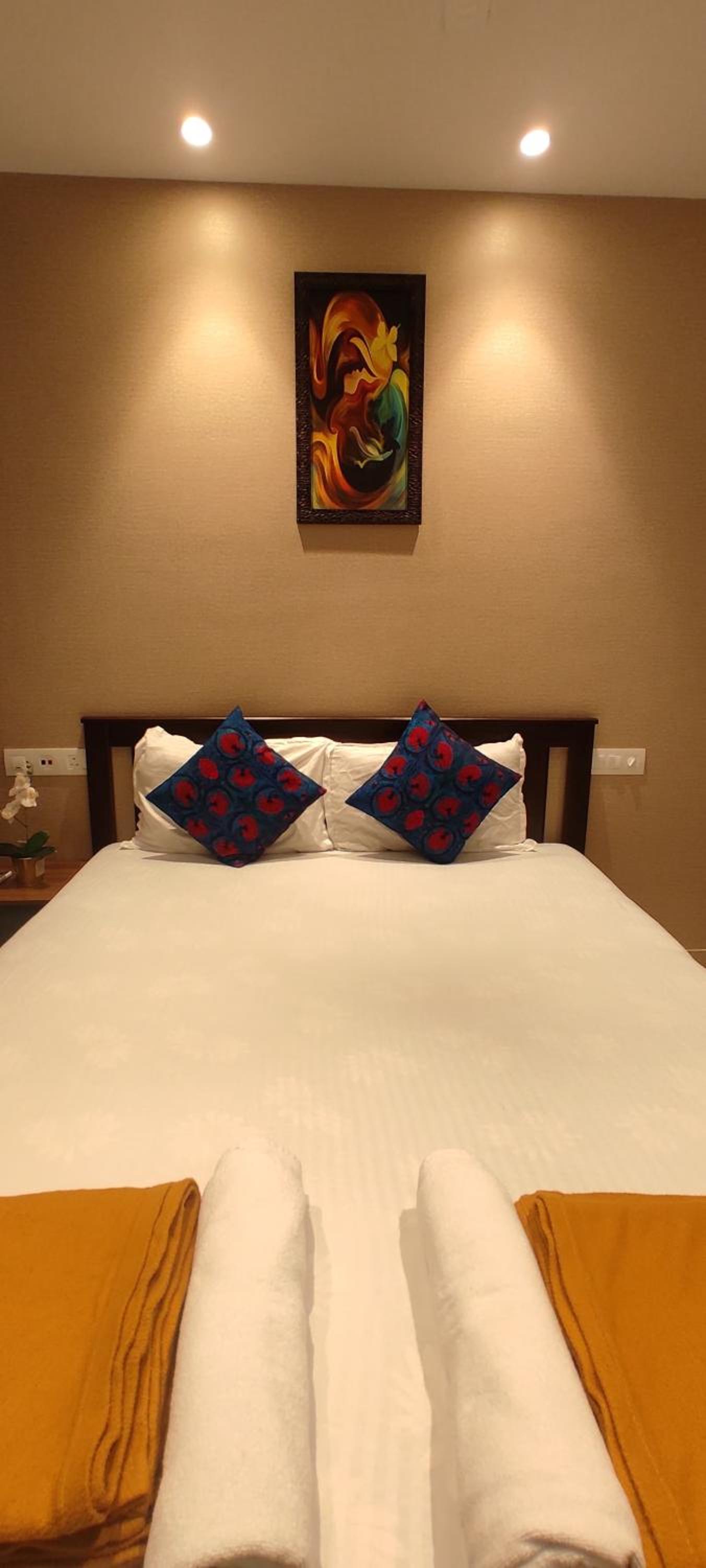 1BR Mumbai theme Apartment In Powai by Florastays