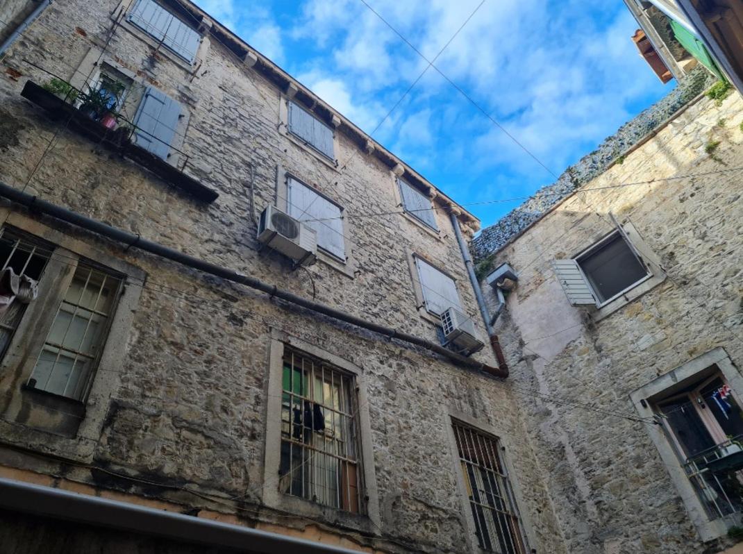 INCHY ACCOMMODATION - Deluxe Rooms & fully equipped kitchen in Diocletian's Palace