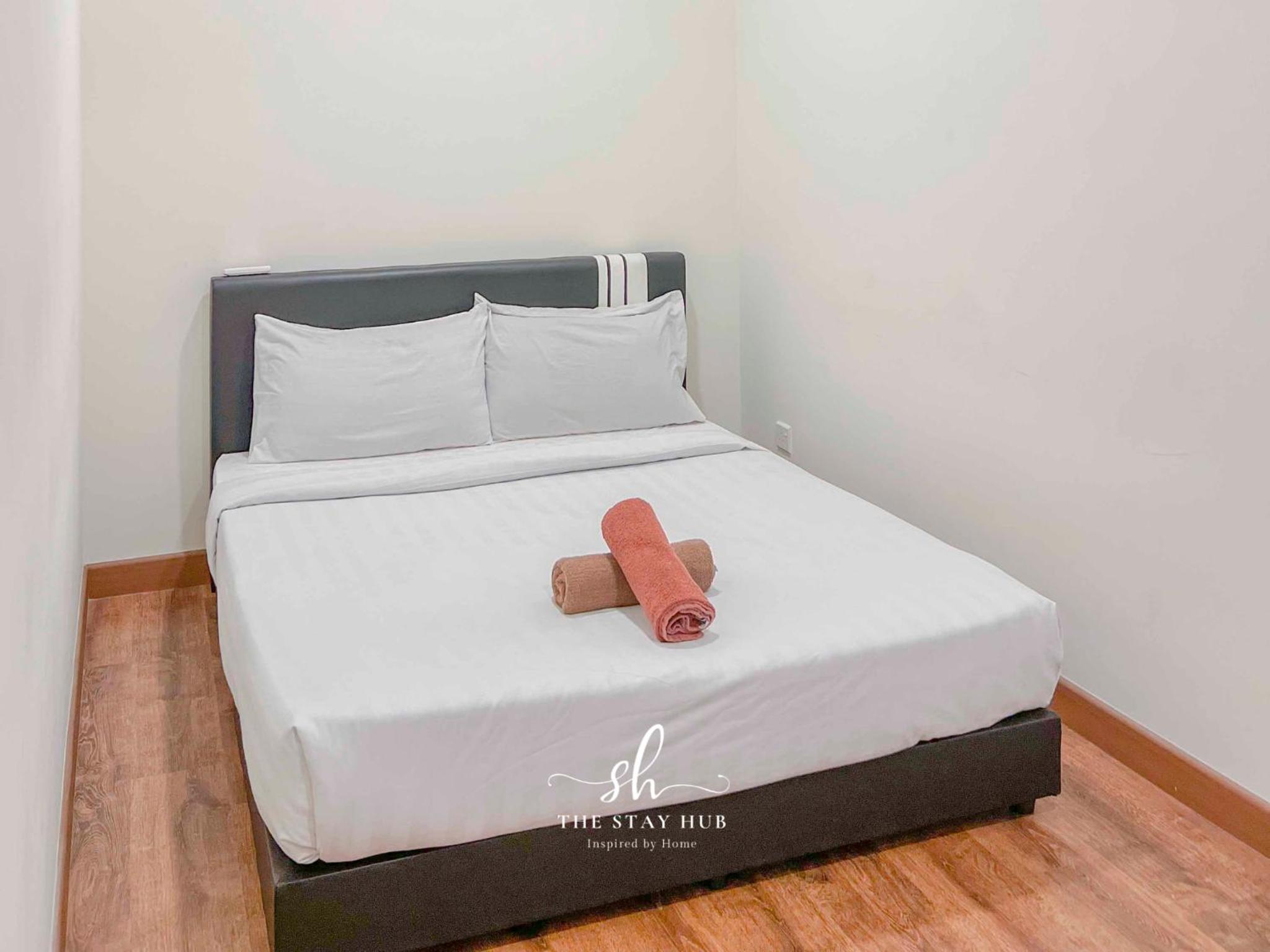 Arte Mont Kiara Luxury Suite with Heated Jacuzzi Pods - Free Parking - Next to MITEC- by The Stay Hub