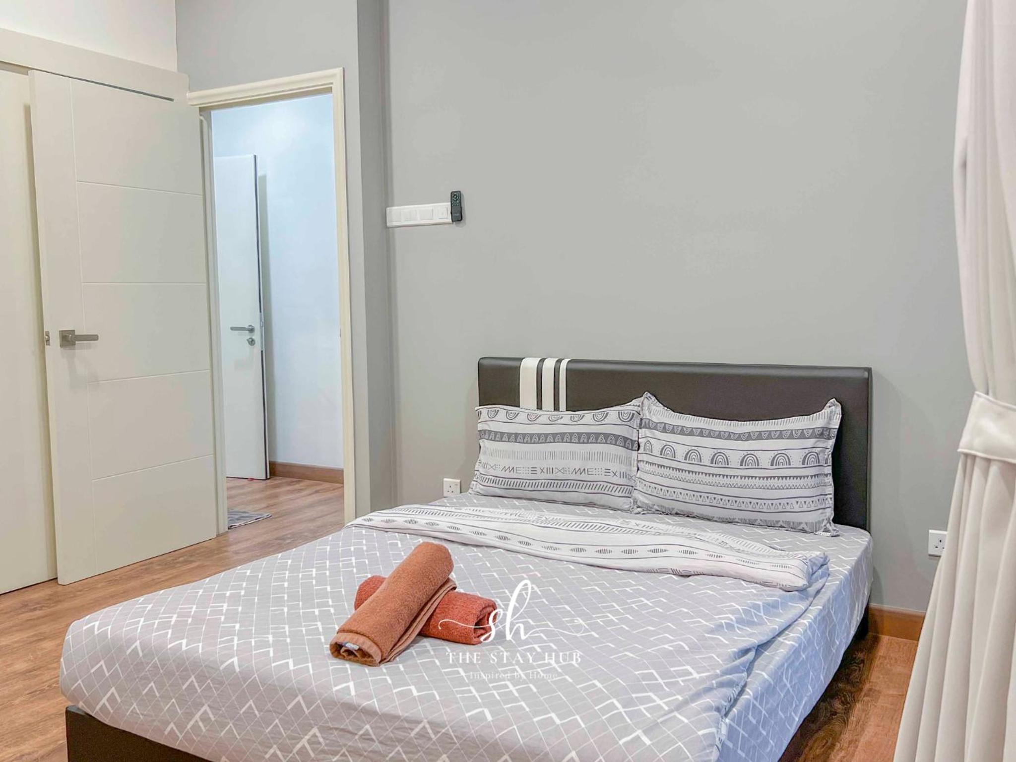 Arte Mont Kiara Luxury Suite with Heated Jacuzzi Pods - Free Parking - Next to MITEC- by The Stay Hub