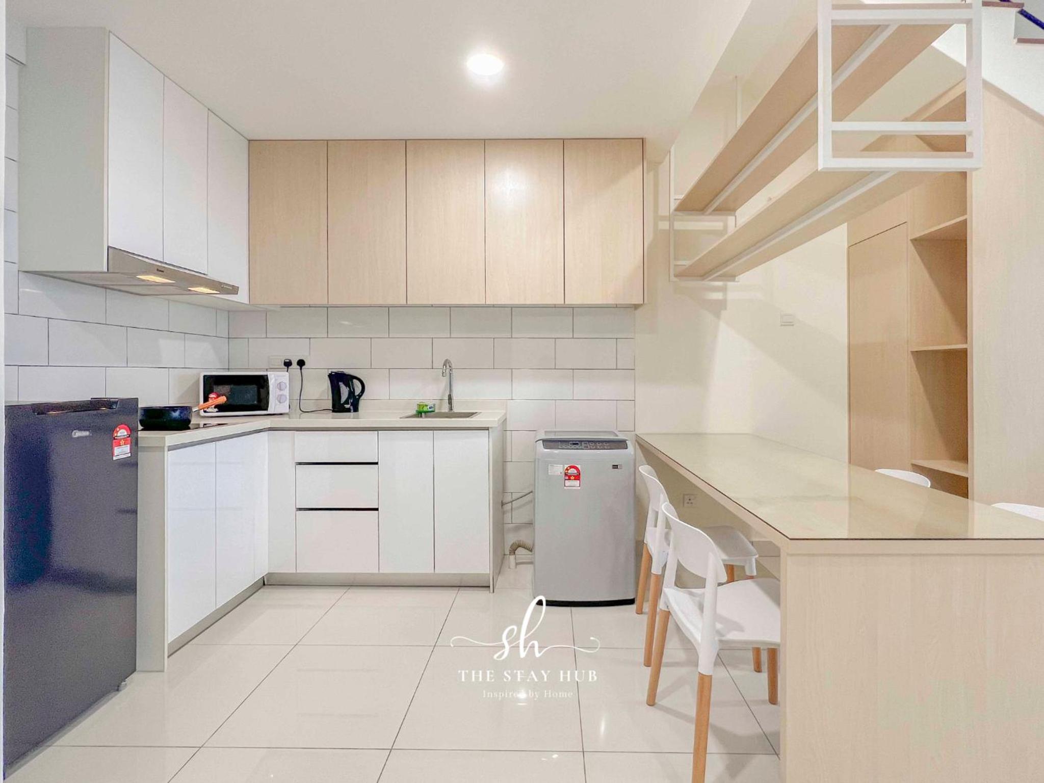 Arte Mont Kiara Luxury Suite with Heated Jacuzzi Pods - Free Parking - Next to MITEC- by The Stay Hub