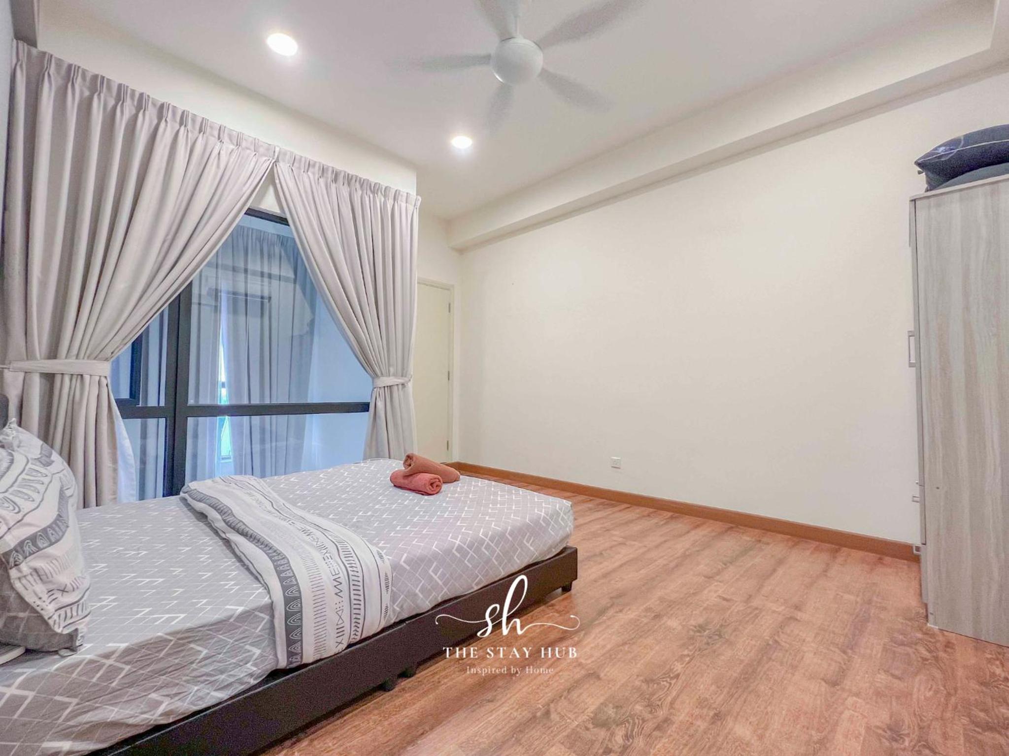 Arte Mont Kiara Luxury Suite with Heated Jacuzzi Pods - Free Parking - Next to MITEC- by The Stay Hub
