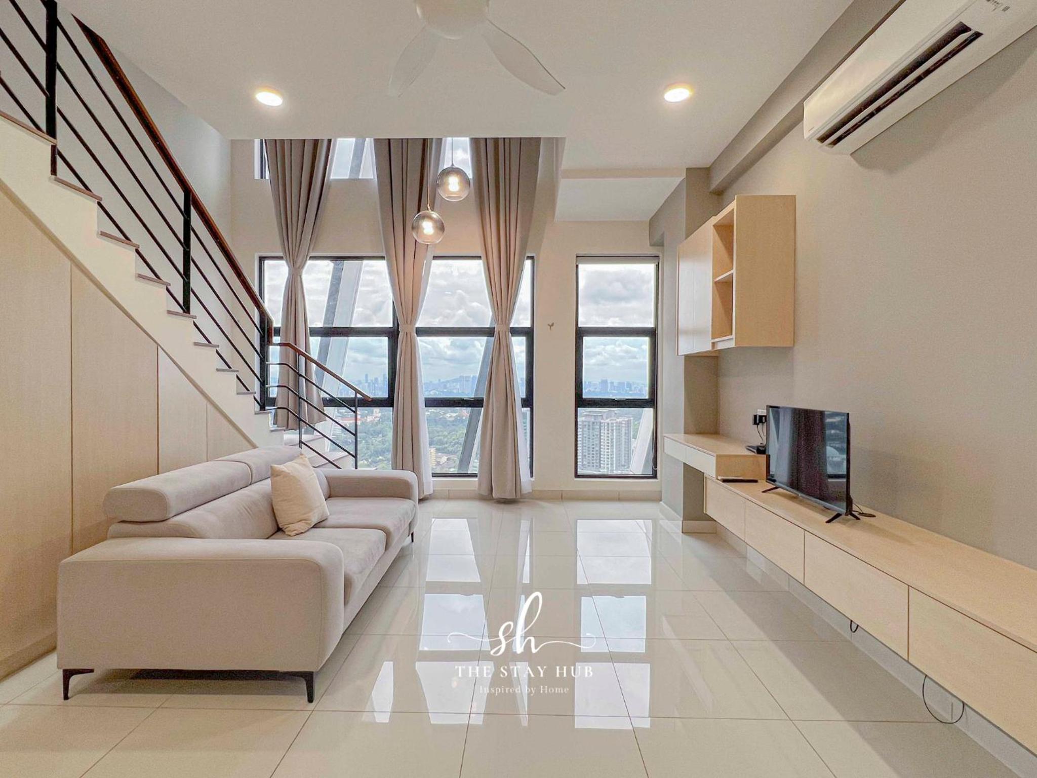 Arte Mont Kiara Luxury Suite with Heated Jacuzzi Pods - Free Parking - Next to MITEC- by The Stay Hub