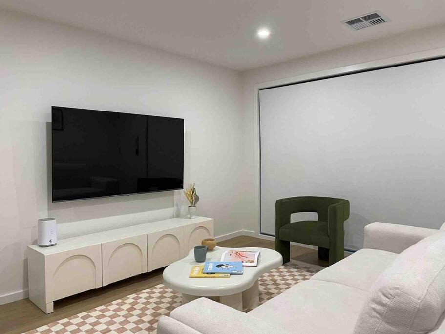 Lovely place in Bruce centre (2-bedroom-townhouse)