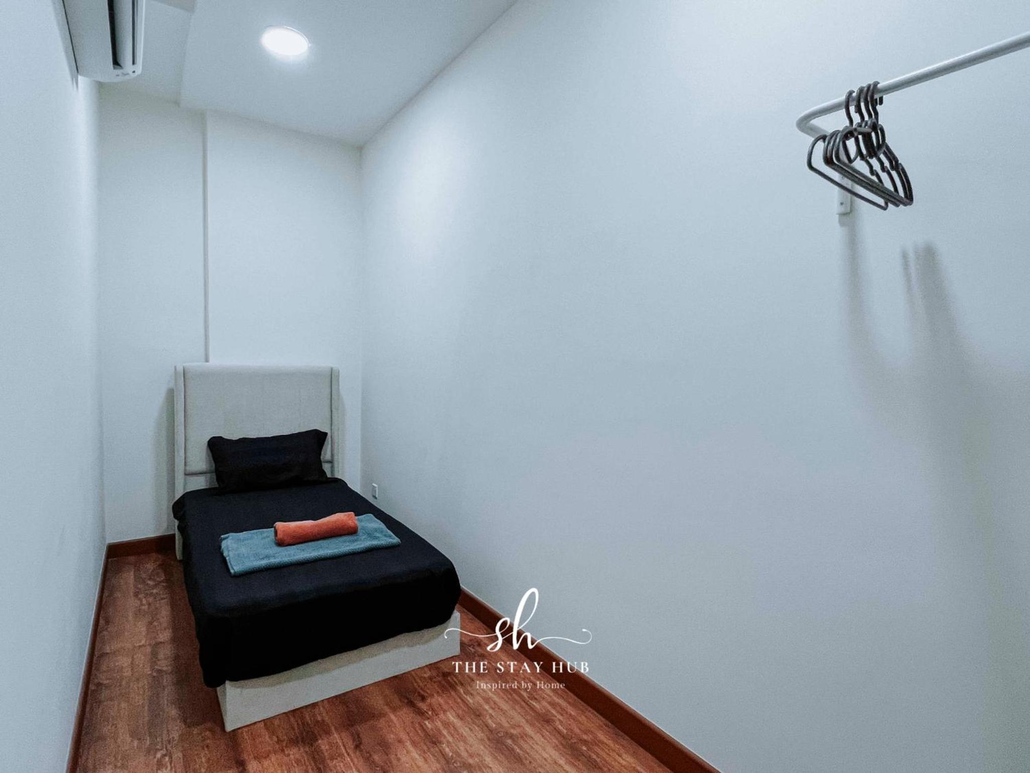 Arte Mont Kiara Luxury Suite with Heated Jacuzzi Pods - Free Parking - Next to MITEC- by The Stay Hub