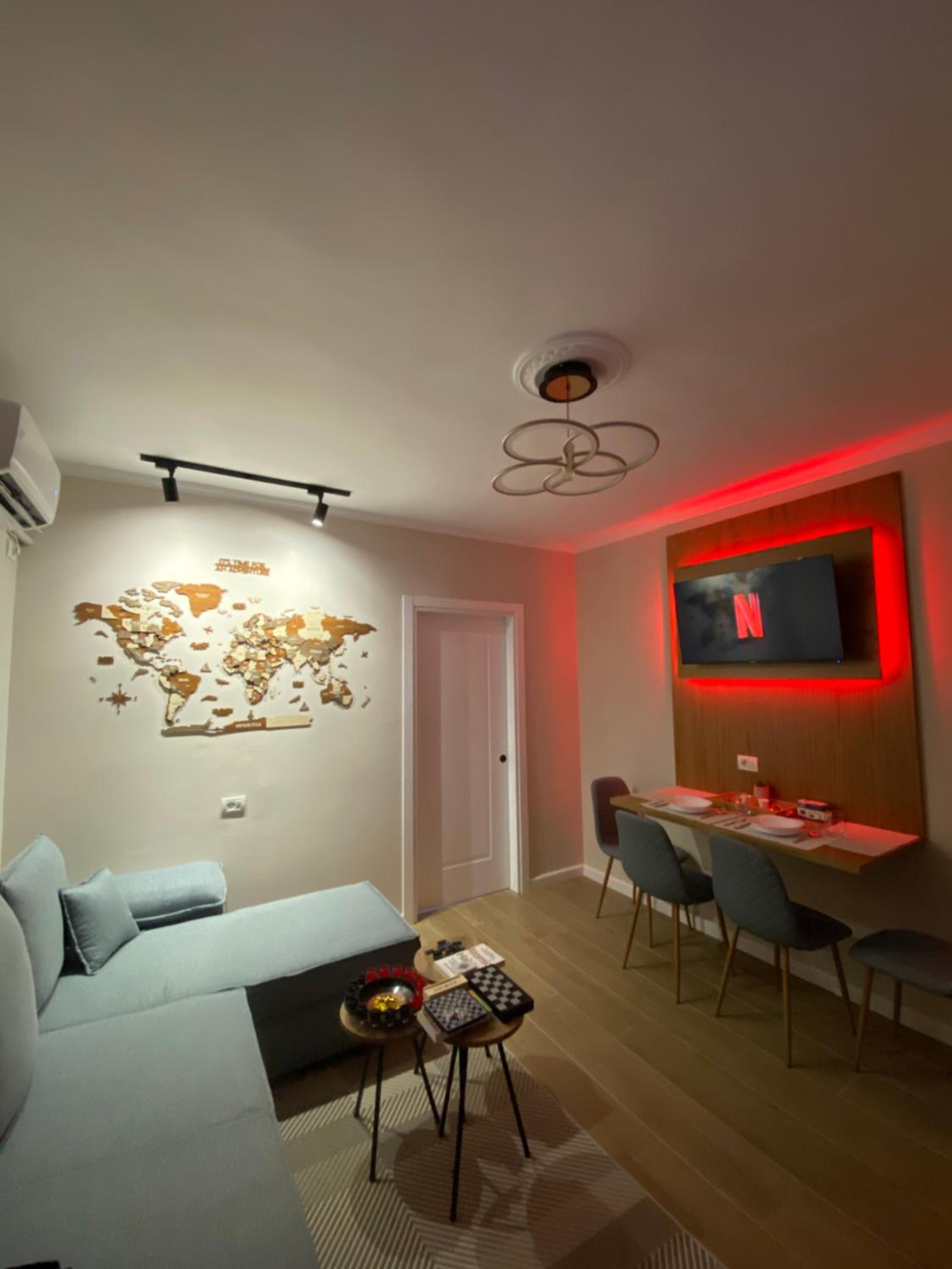 En's Beach Apartment (Two Steps From The Sea) Luxury Apartment in Mali i Robit, GOLEM