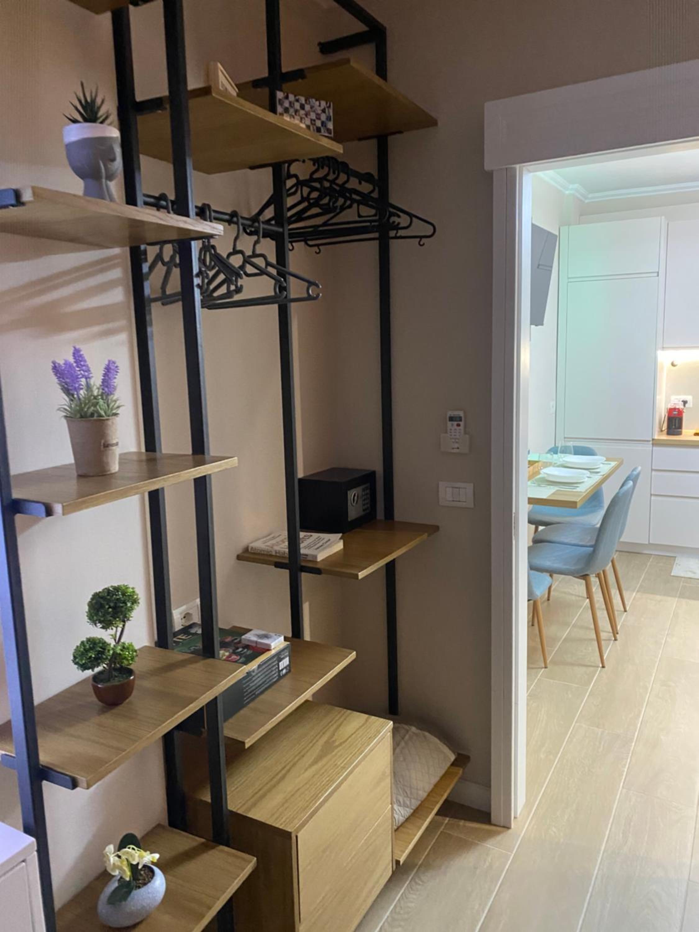 En's Beach Apartment (Two Steps From The Sea) Luxury Apartment in Mali i Robit, GOLEM