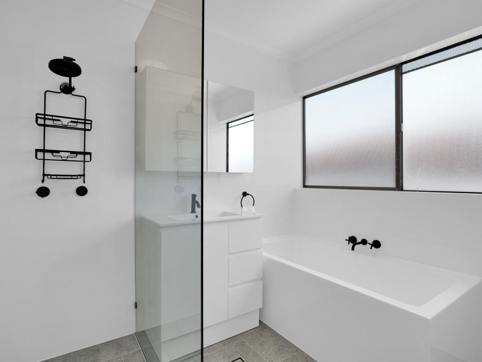 Brontilly at the point Beach front unit perfect for families with Free WiFi