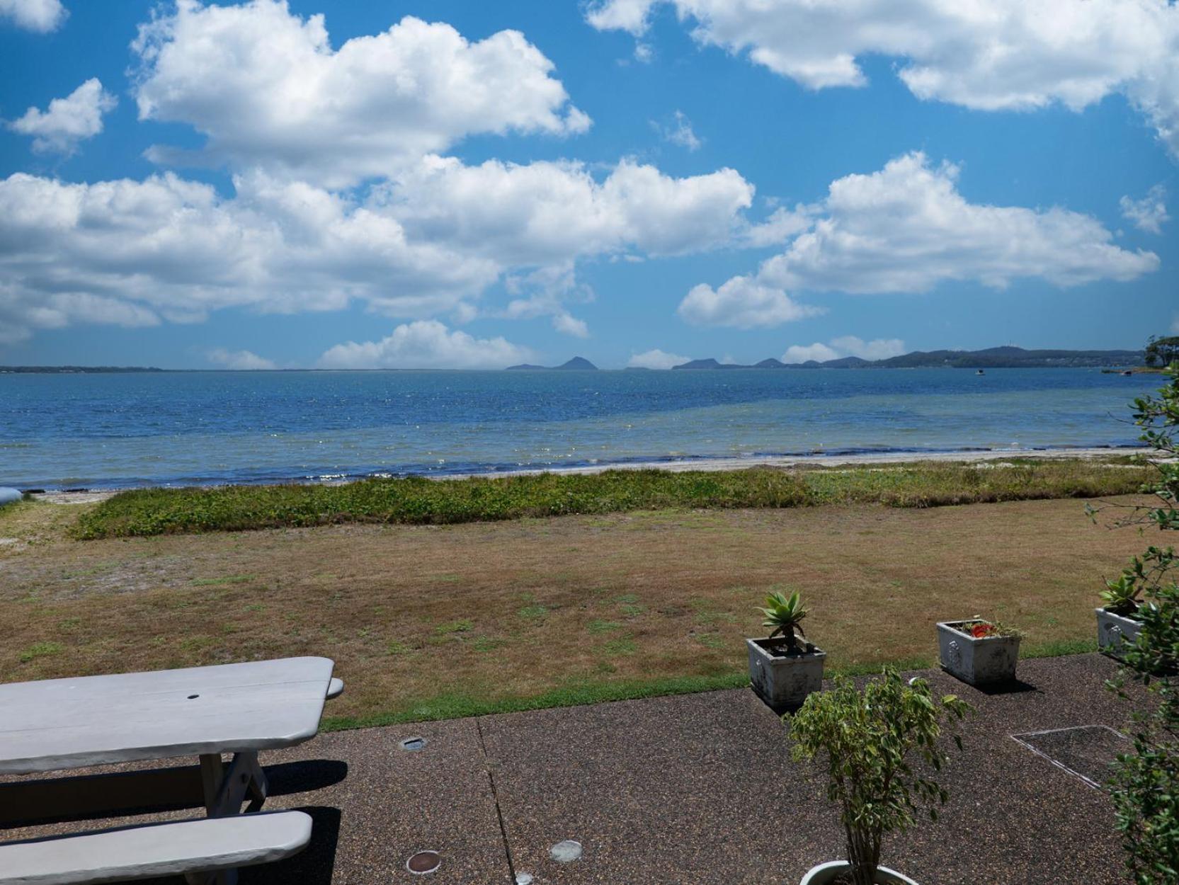 Brontilly at the point Beach front unit perfect for families with Free WiFi