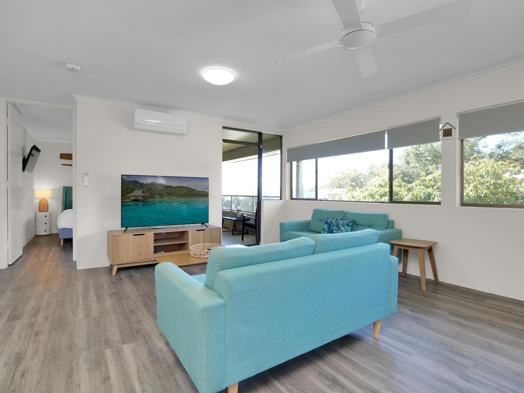 Brontilly at the point Beach front unit perfect for families with Free WiFi