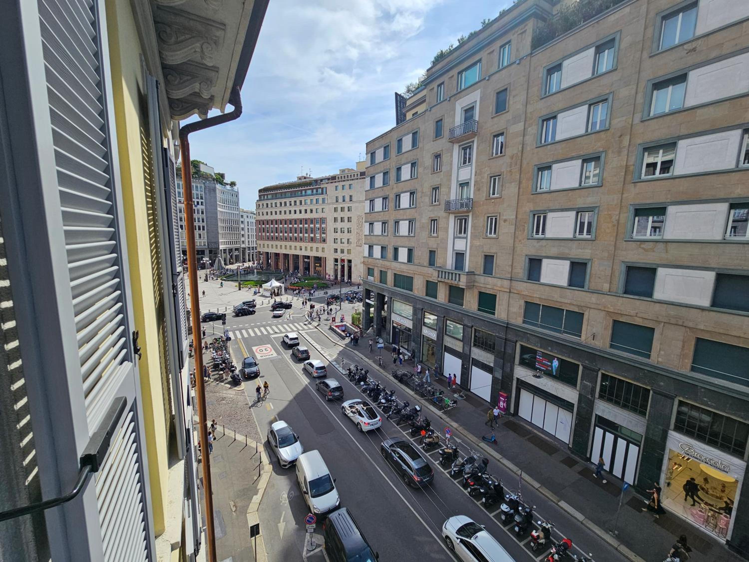 Exclusive top floor 2-bedroom flat