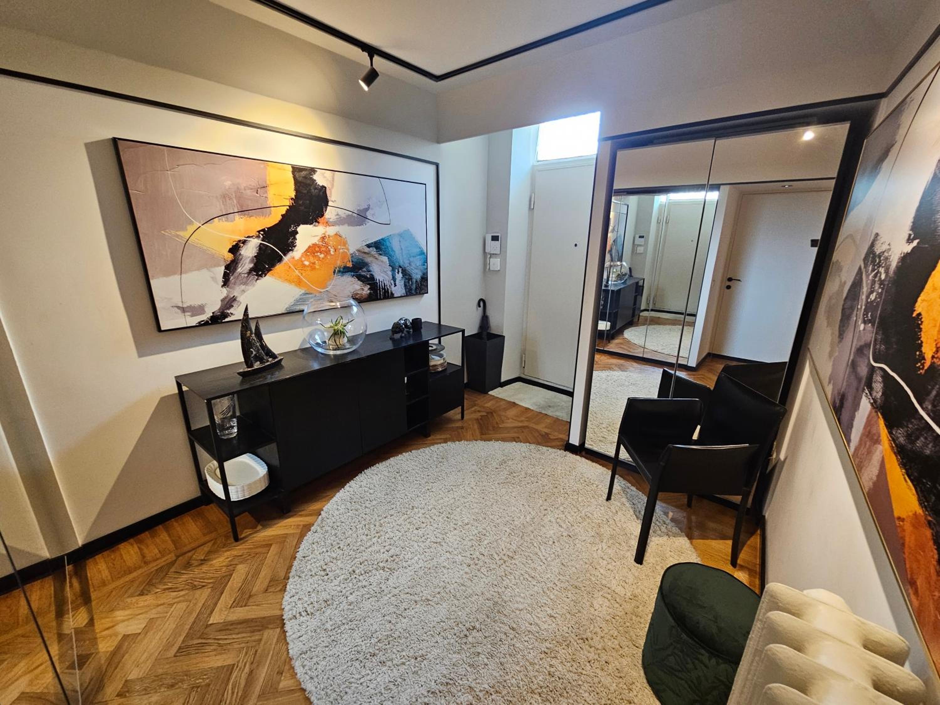 Exclusive top floor 2-bedroom flat