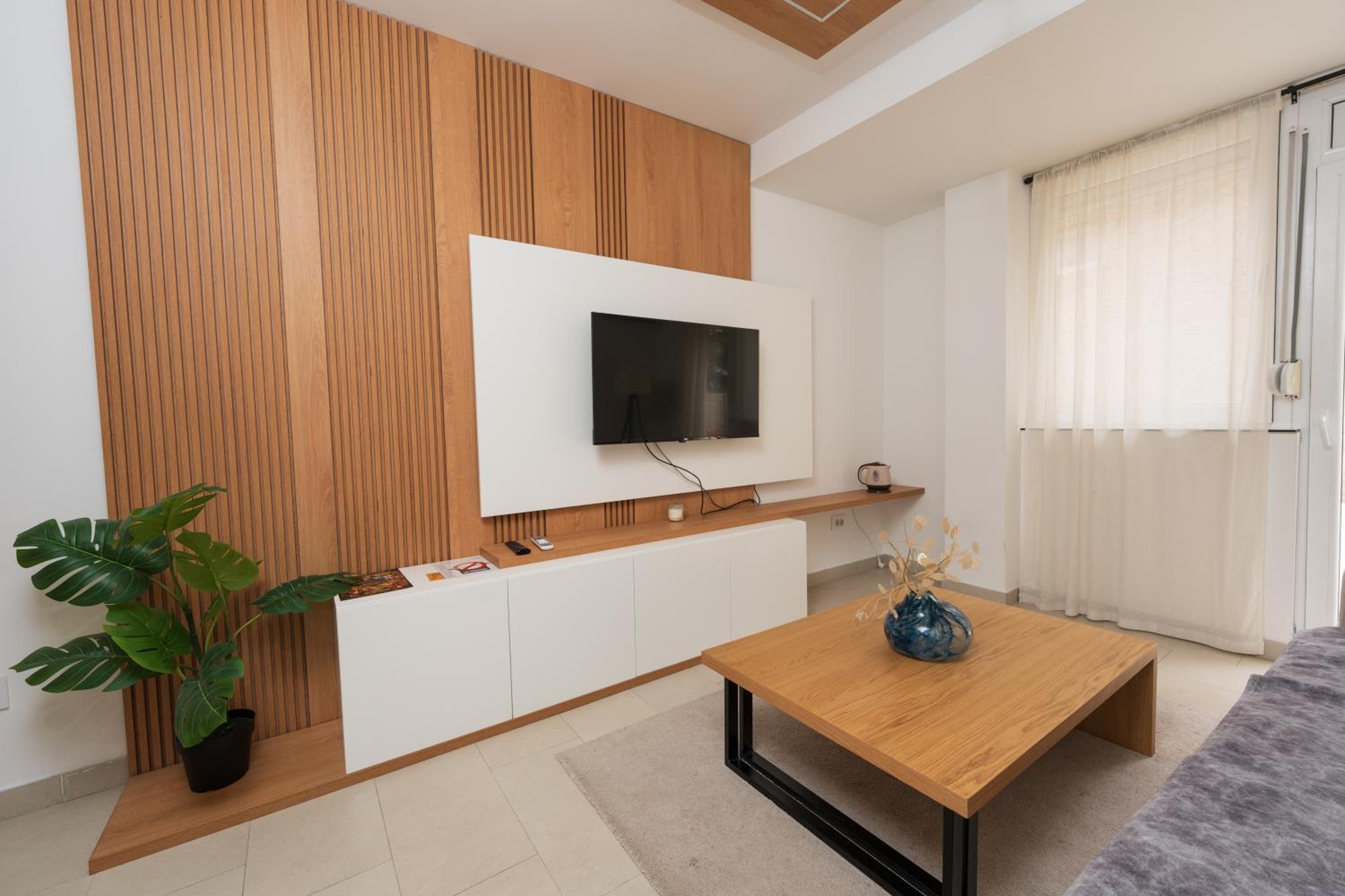 Comanda LUXURY APARTMENTS view 3