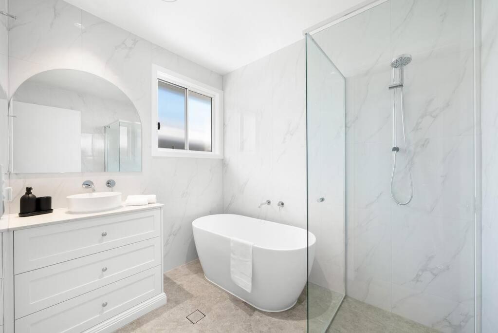 Luxury House with Pool, close to CBD