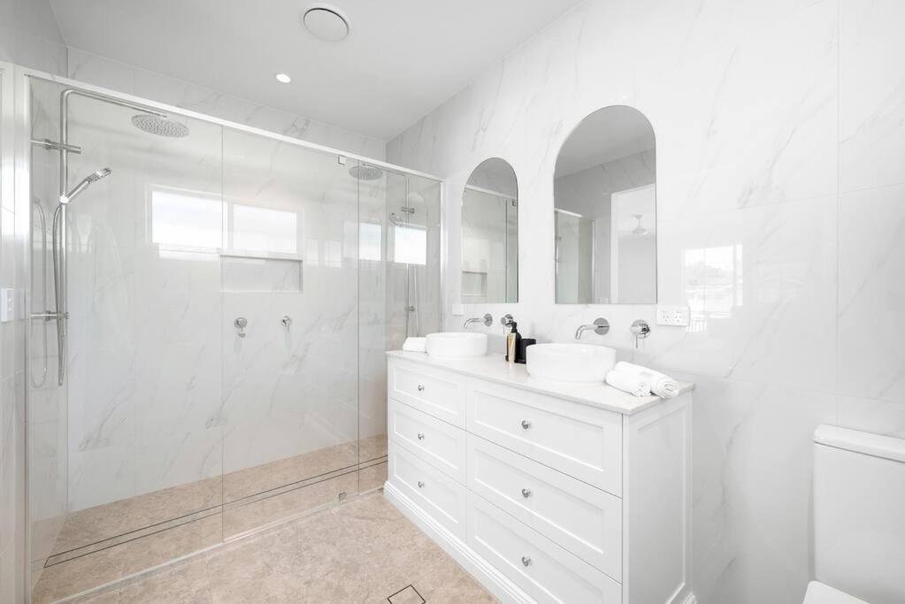 Luxury House with Pool, close to CBD