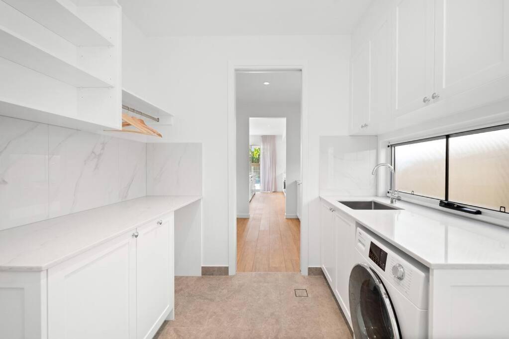 Luxury House with Pool, close to CBD