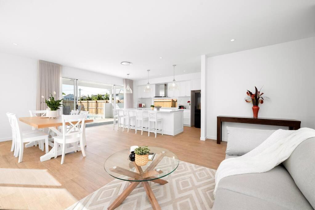 Luxury House with Pool, close to CBD