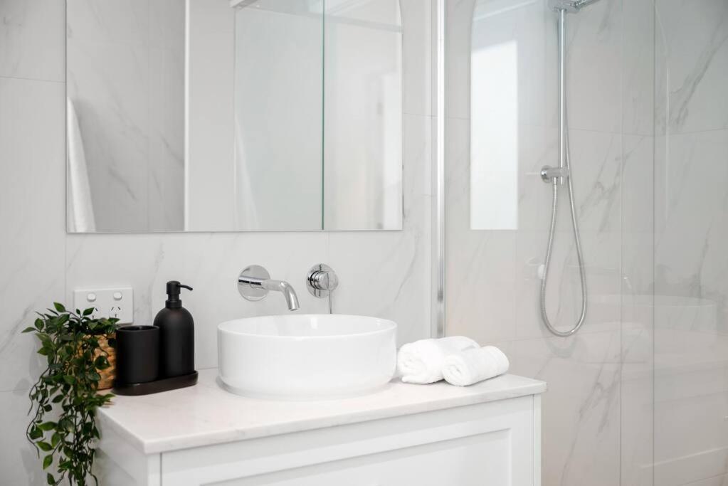 Luxury House with Pool, close to CBD