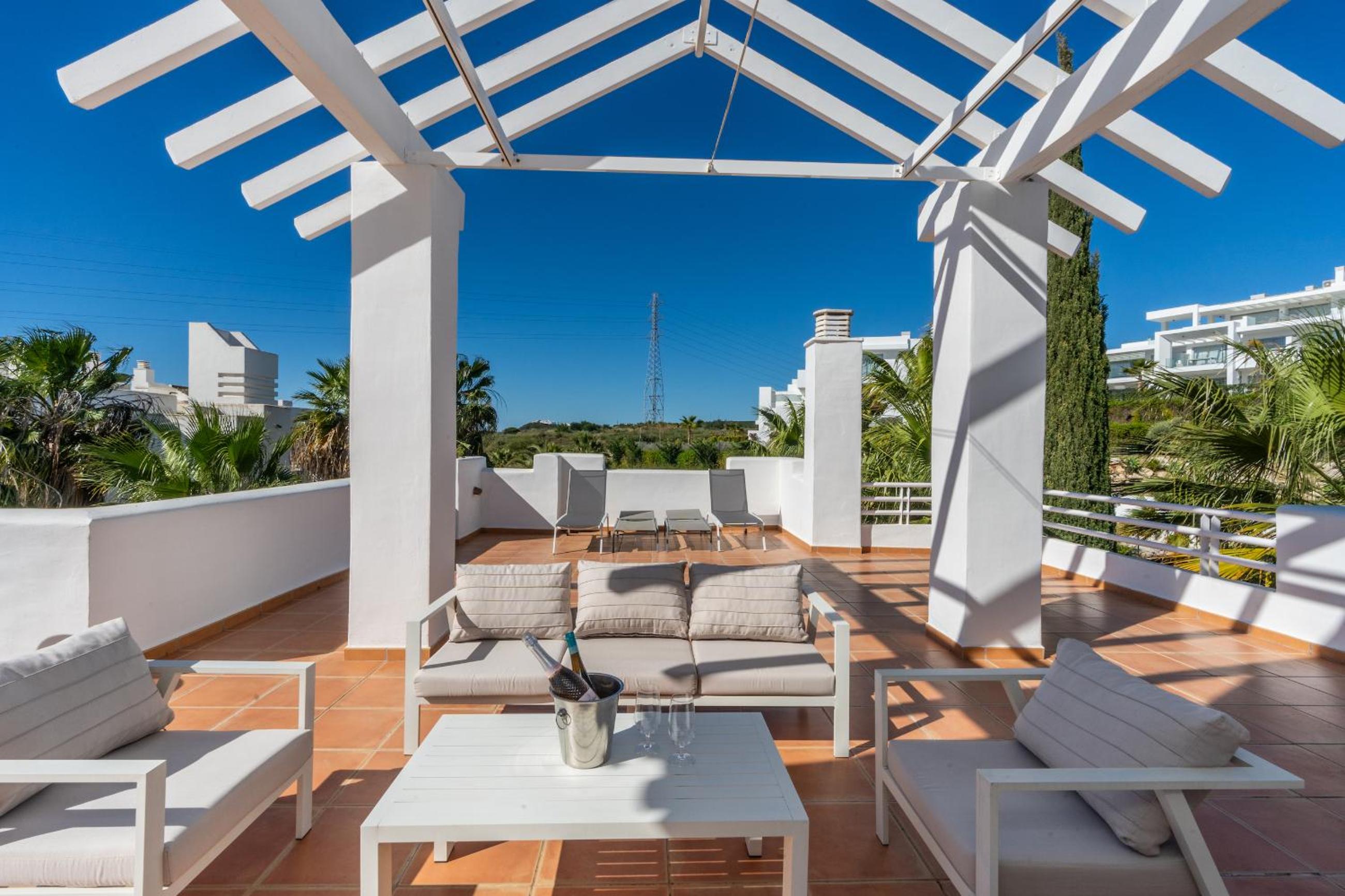 AL-321 Penthouse 3 bedrooms Alcazaba Lagoon view 3
