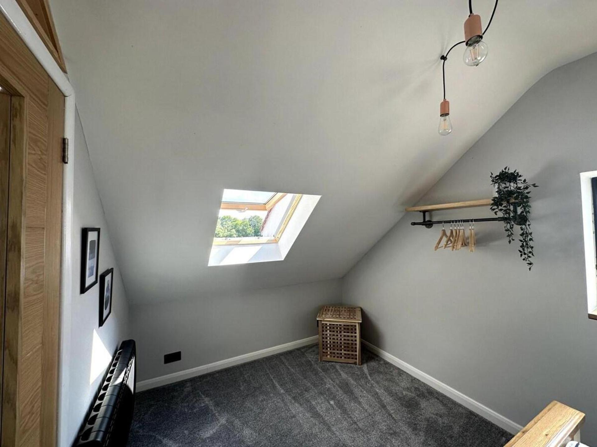 Remarkable 1-Bed Apartment in Glastonbury view 3
