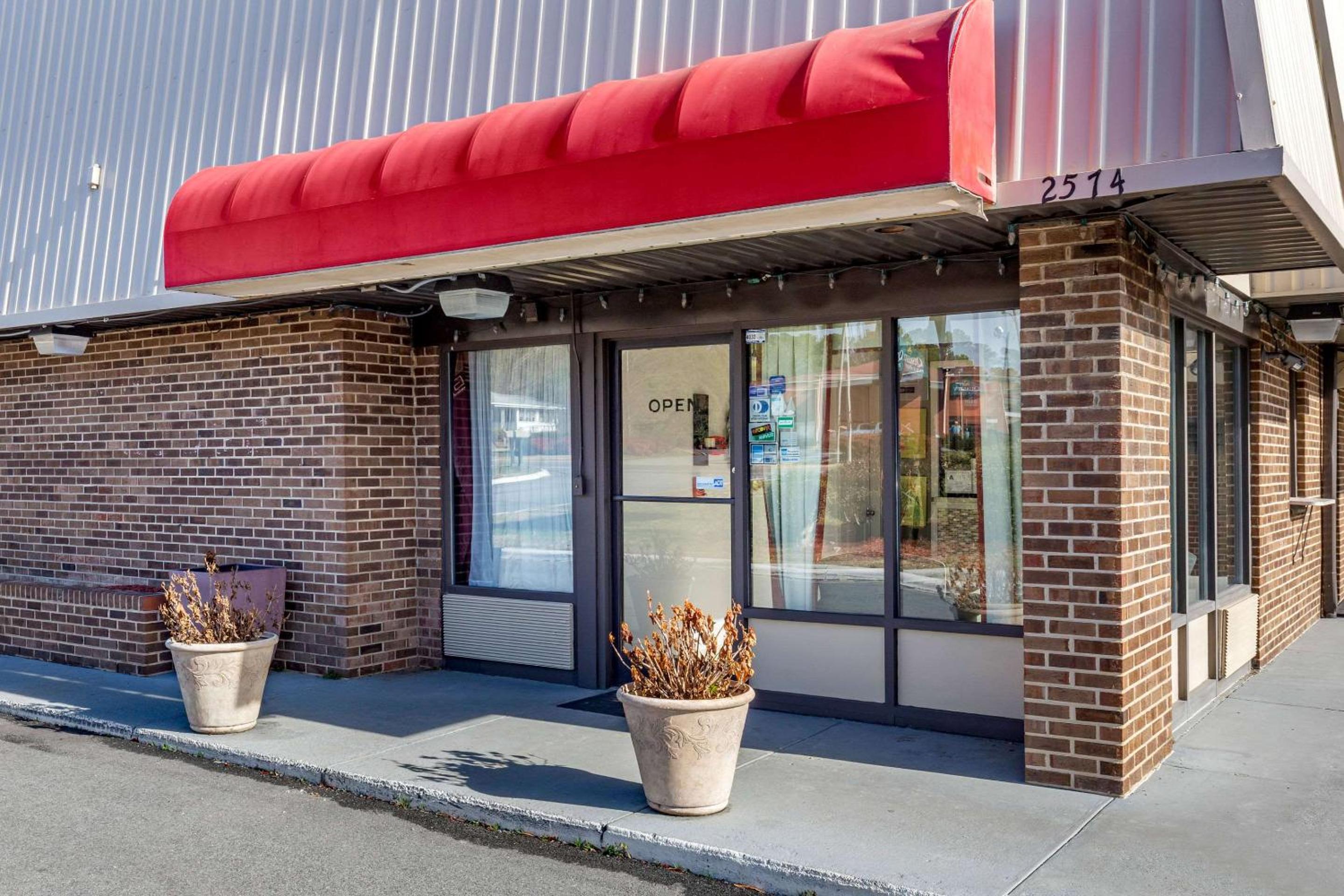 Econo Lodge - Property Image 24