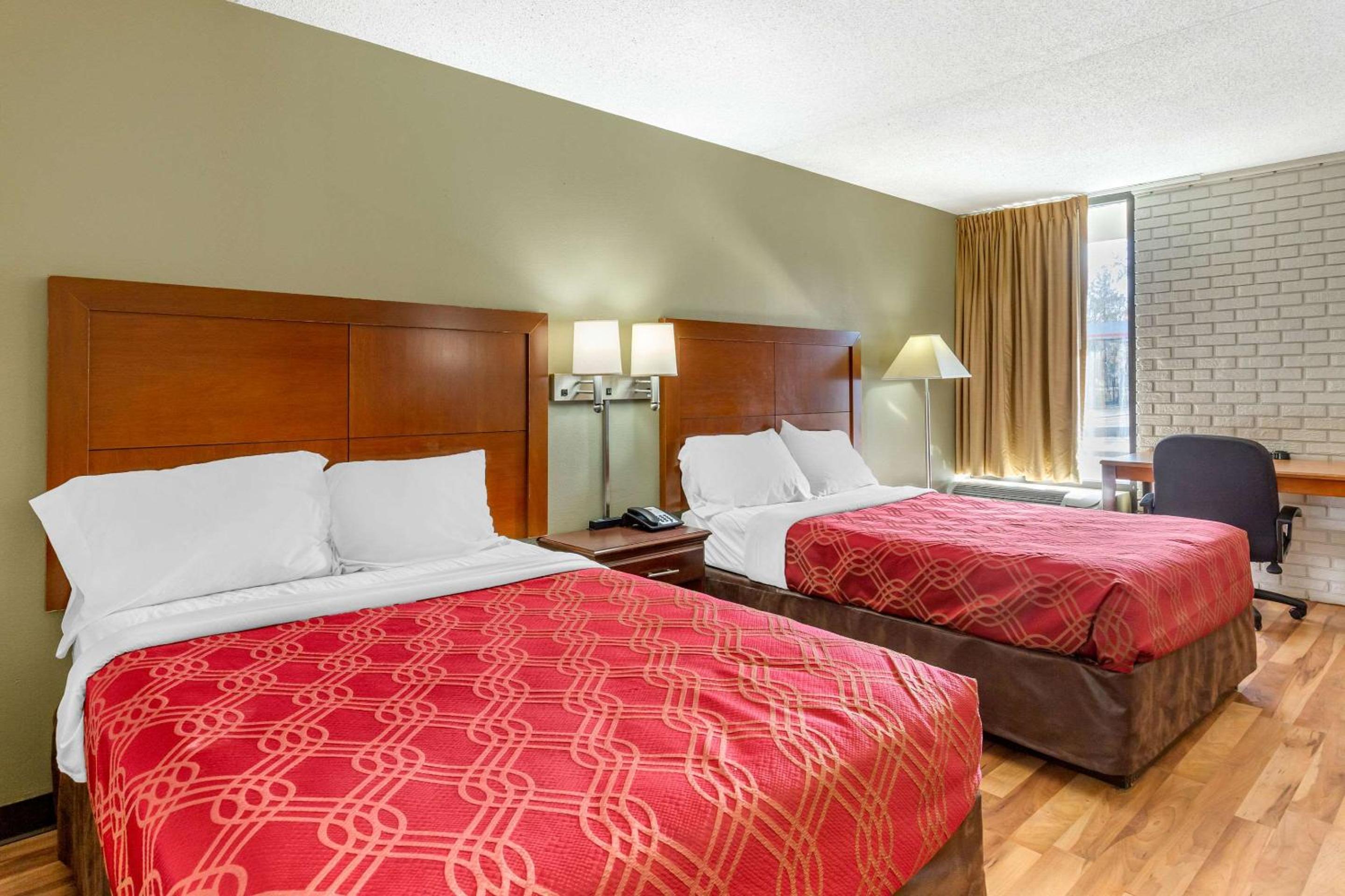 Econo Lodge - Property Image 20
