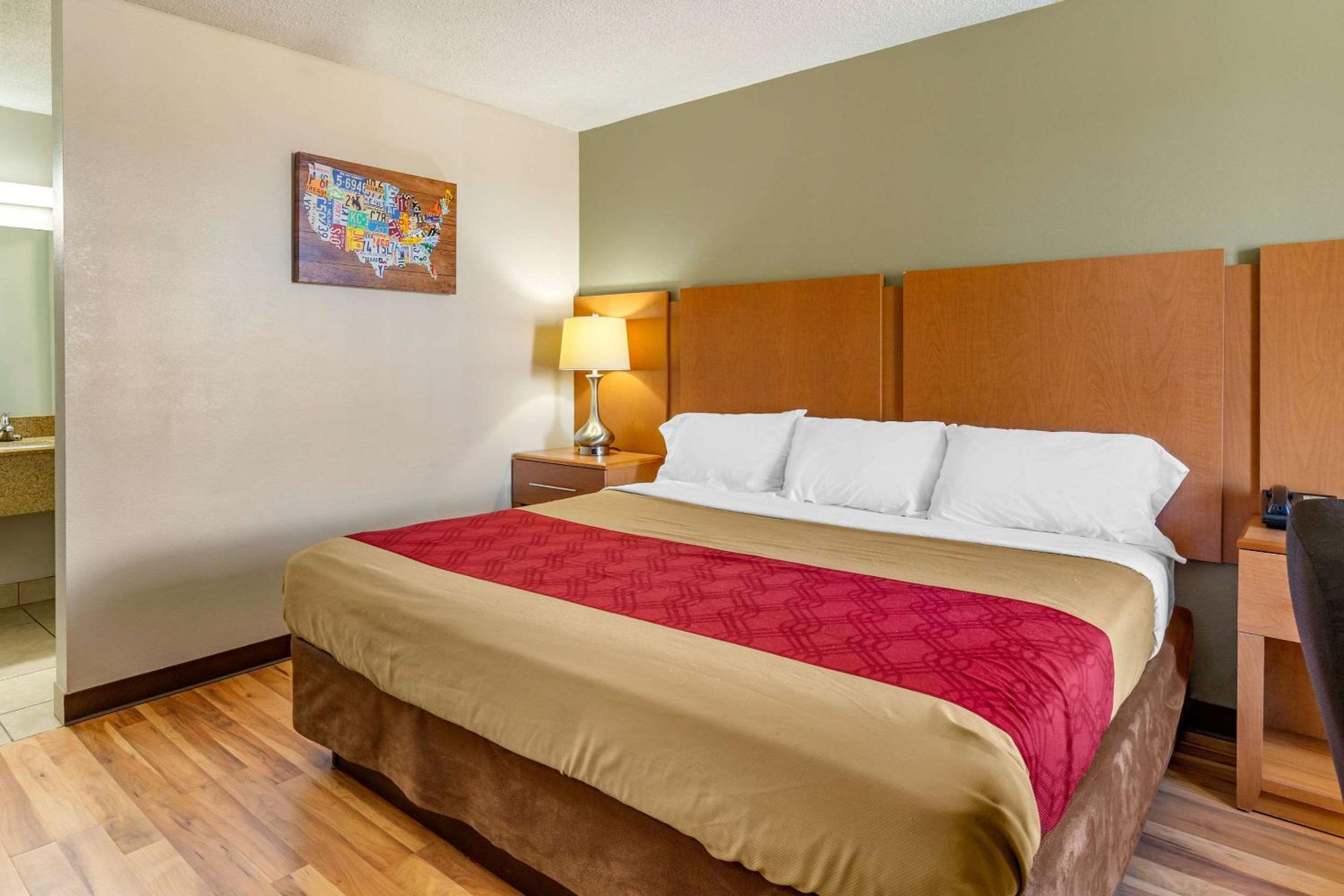Econo Lodge - Property Image 16