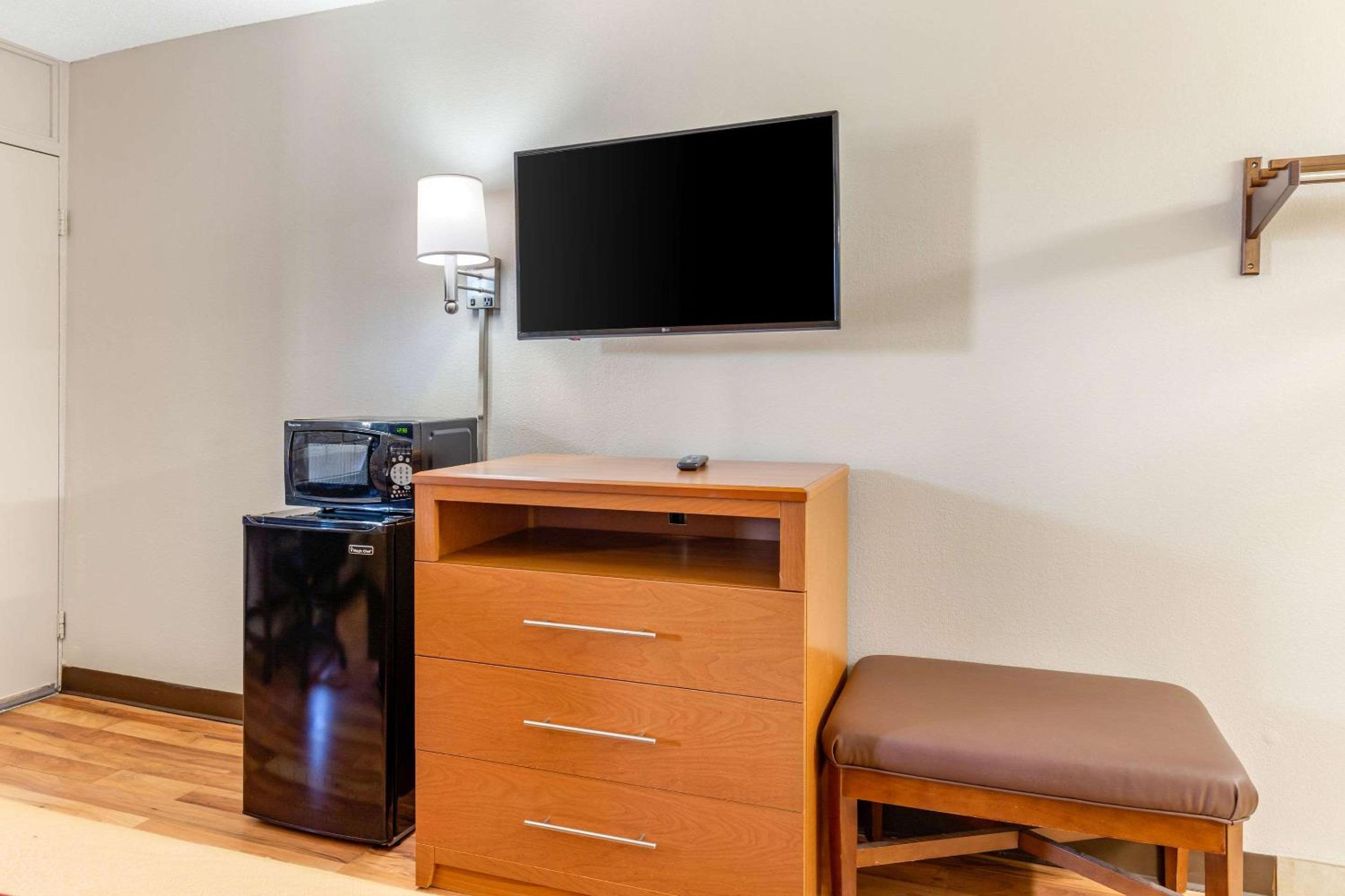 Econo Lodge - Property Image 13