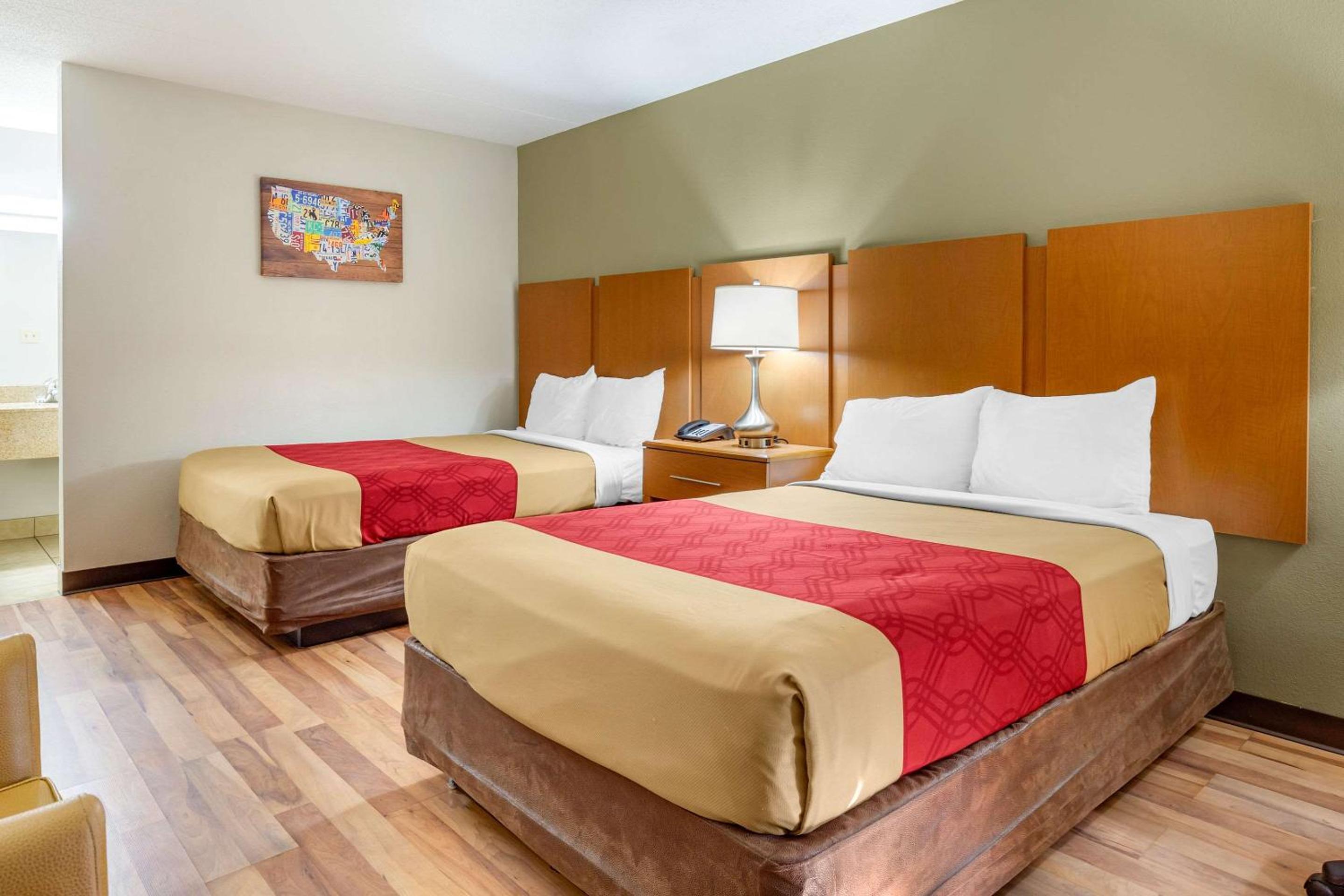 Econo Lodge - Property Image 5