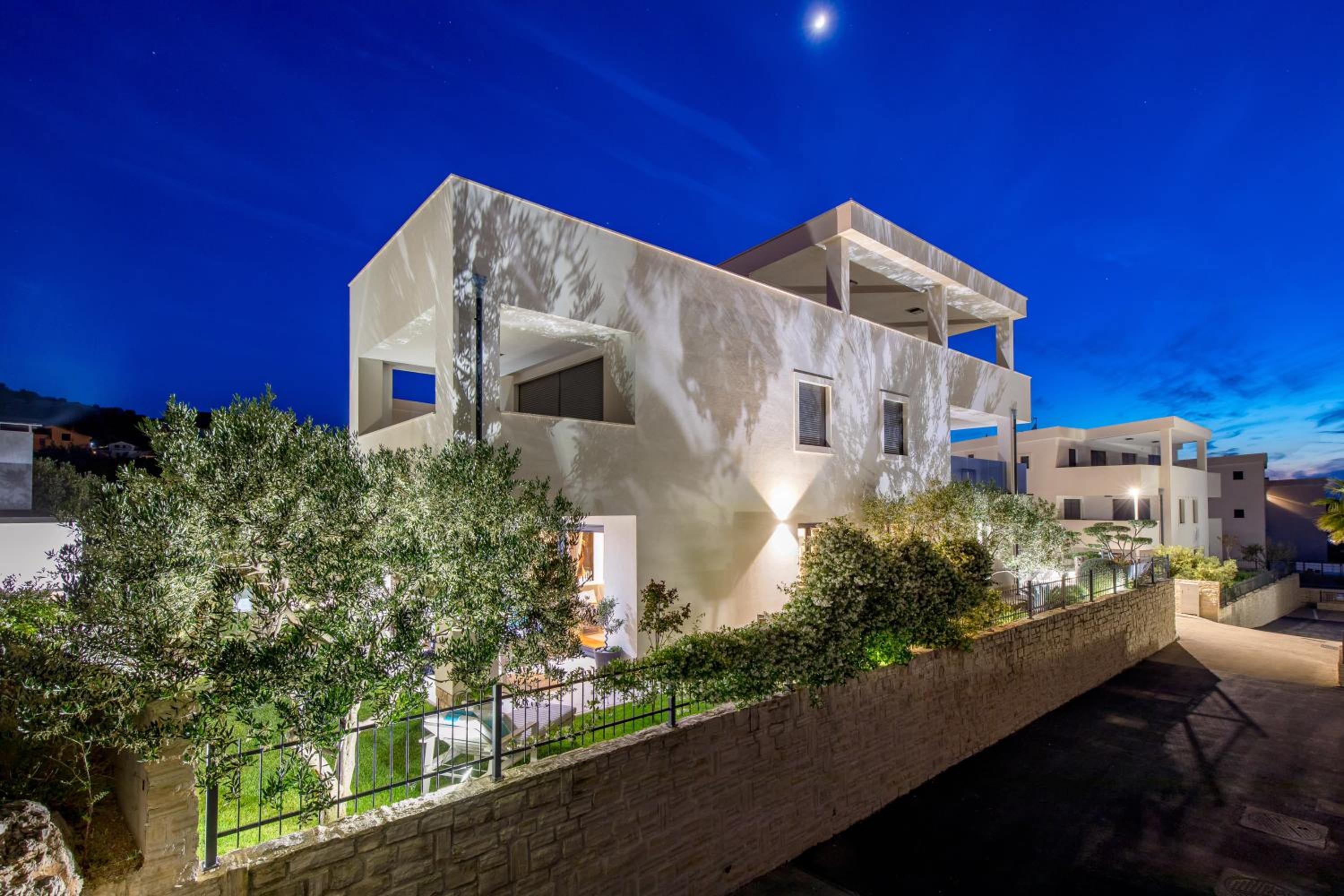 Luxury apartment Hyperion with private pool and garden view 4