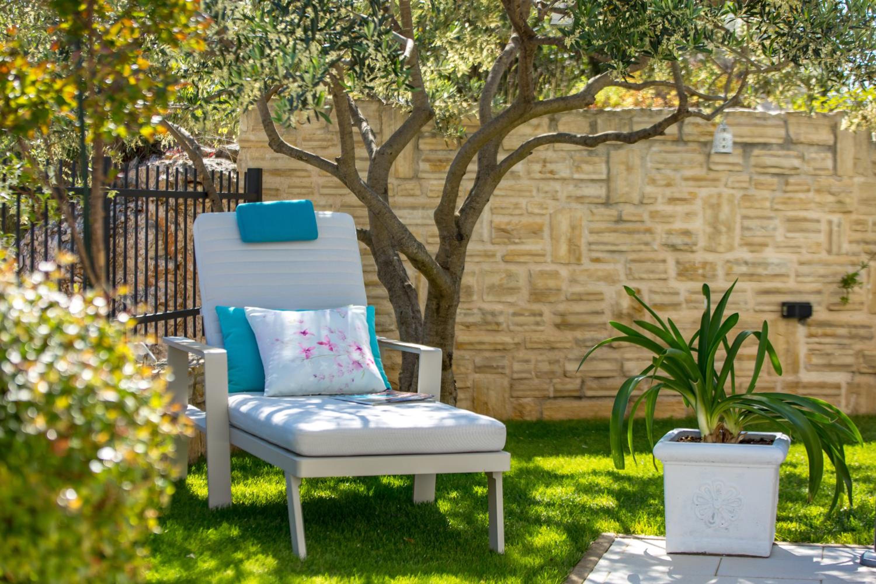 Luxury apartment Hyperion with private pool and garden view 5