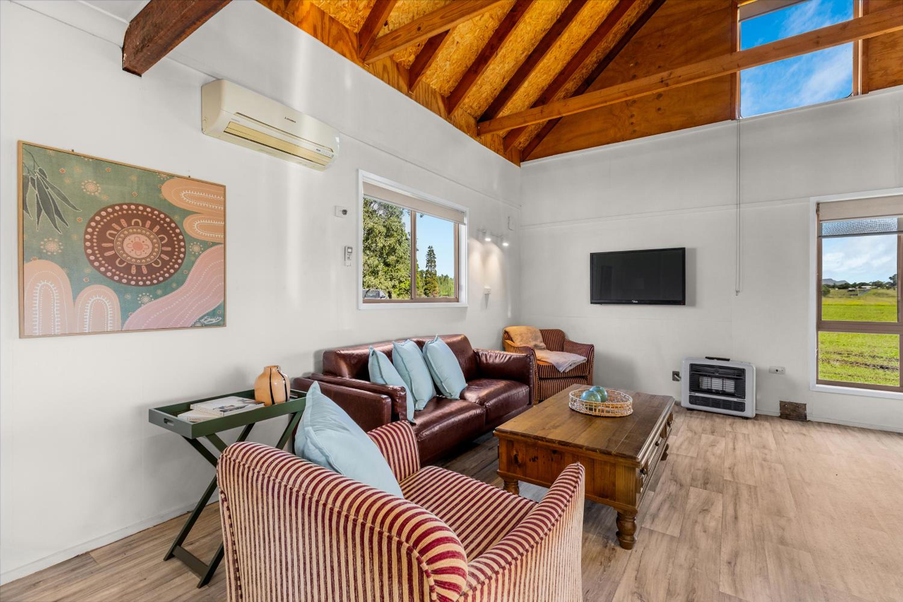 Madigan Cottages - The Barn Pet Friendly