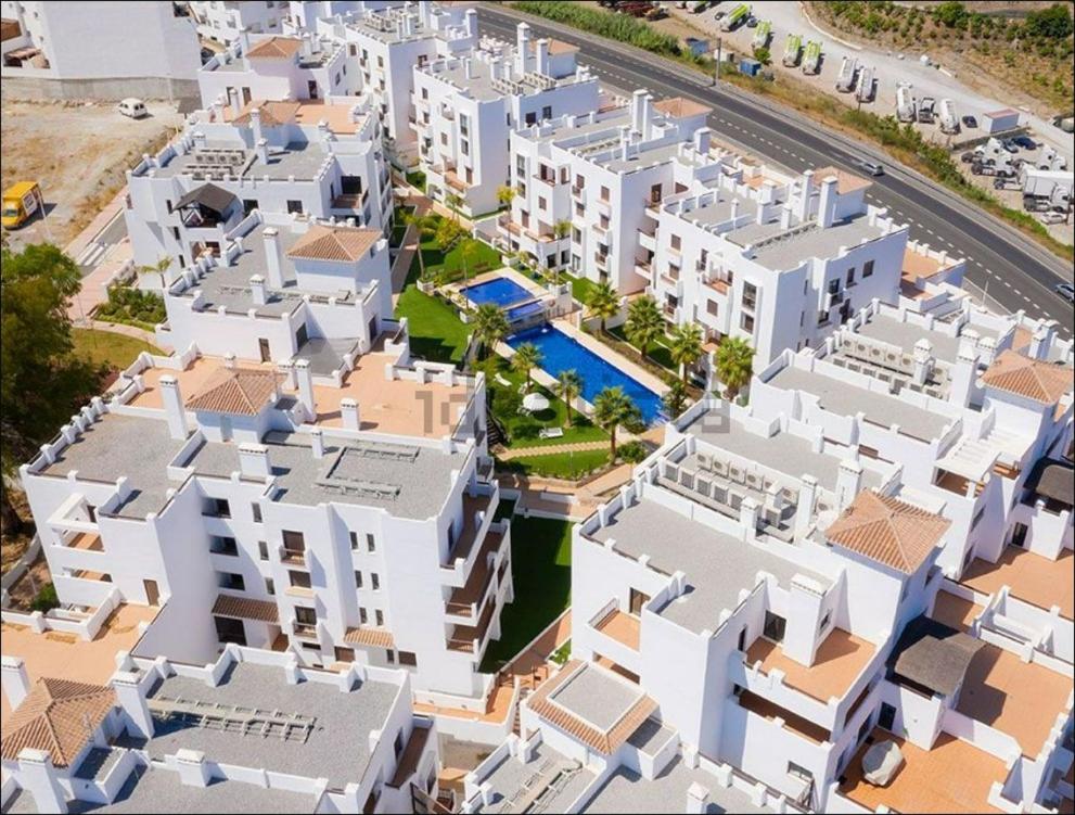 APARTAMENTO EN SALOBREÑA CERCA DEL MAR - CON PISCINA, GIMNASIO y GARAJE view 4