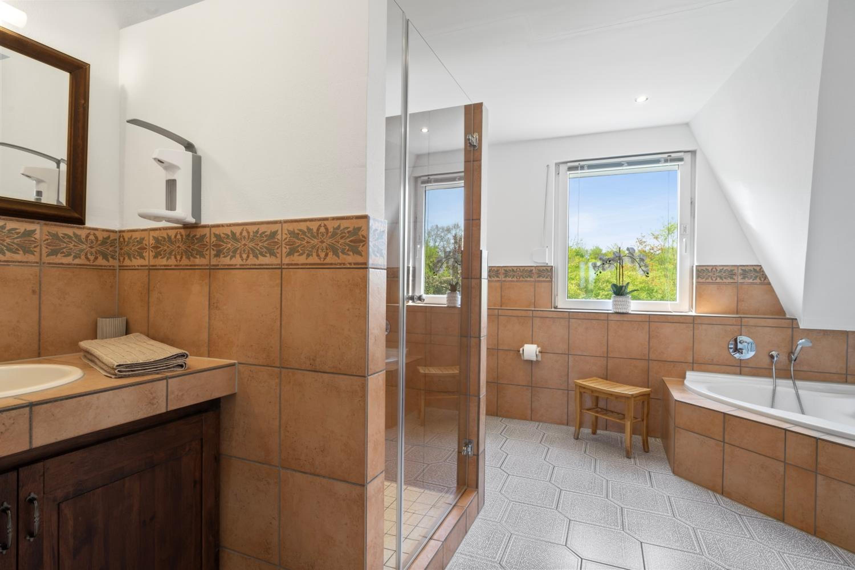 Wellness & Komfortferienwohnung Strandliebe mit Sauna, Terrasse, Garten & Balkon, bei Laboe
