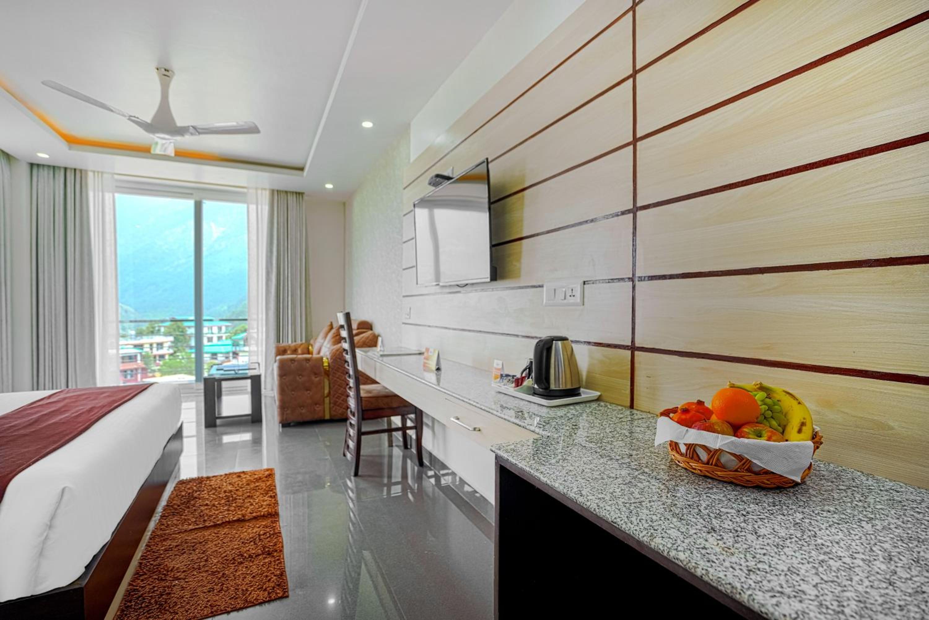 Aliza Inn And Suites By SRS Hotels view 3