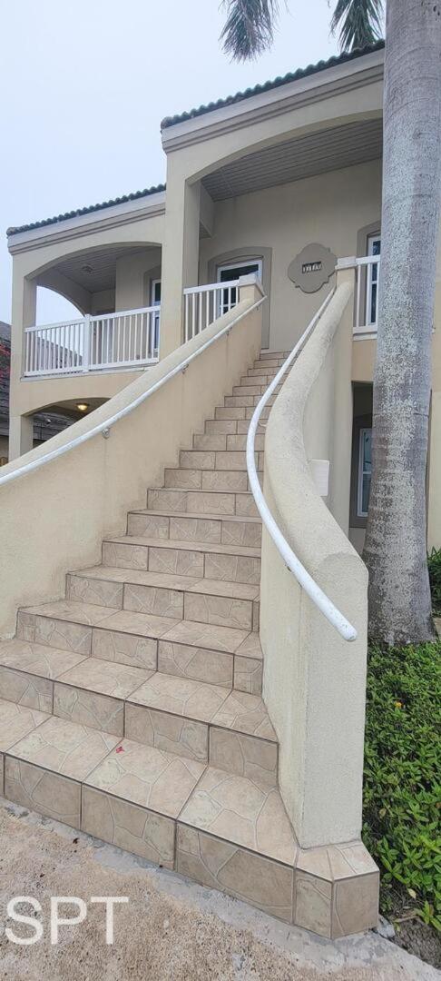 Beach & Palms condo
